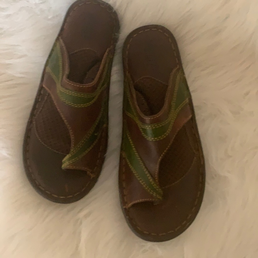 Women’s Brown Leather Sandals.